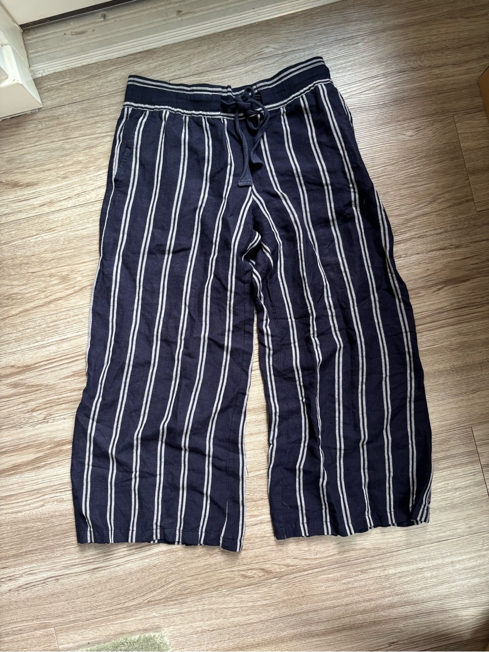 A New Day 2000s Gaucho Pants Drawstring Striped Size XS Navy Blue